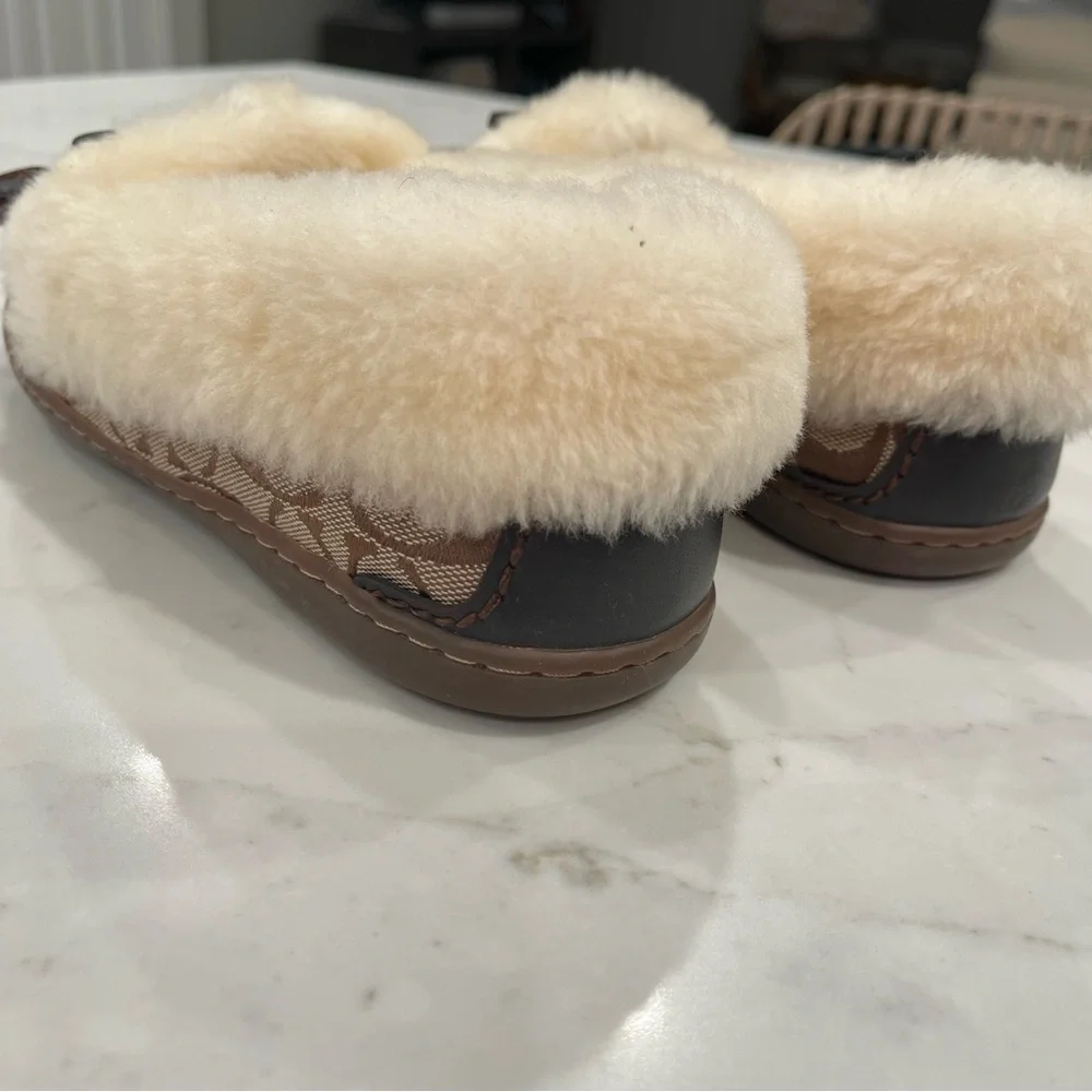 🎉2X HOST PICK🎉 Coach Fiona signature & leather shear line moccasin slippers - Picture 5 of 10